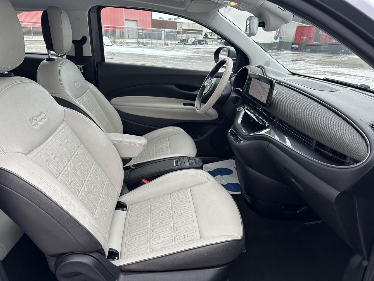 Fiat 500 La Prima 42 kWh PanoDak, Navigatie+Camera, Leder interieur...Soh 91.9%