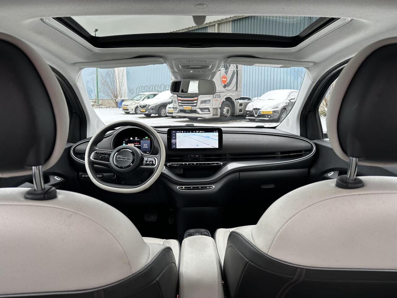 Fiat 500 La Prima 42 kWh PanoDak, Navigatie+Camera, Leder interieur...Soh 91.9%