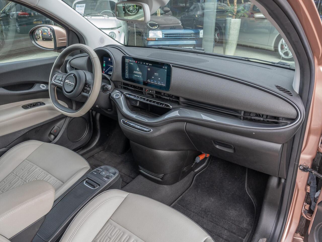 Fiat 500 3+1 La Prima 42 kWh | SOH 90,3% | Rose Gold | Dealer onderhouden | Camera
