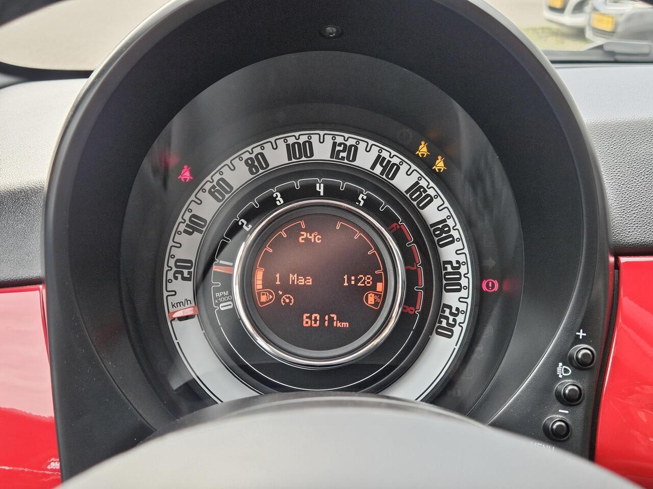 Fiat 500 1.0 Hybrid Dolcevita 6.000km Carplay Pano