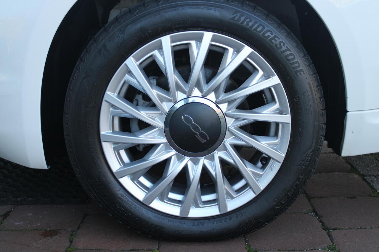 Fiat 500 1.0 72PK HYbrid DOLCEVITA CABRIO | ELEKRISCH BEDIENBAAR CABRIODAK | CLIMATE CONTROL | DAB+ RADIO | CRUISE CONTROL | HALF STOF HALF LEDEREN BEKLEDING | 15"LICHT METALEN VELGEN | LED DAGRIJ VERLICHTING |