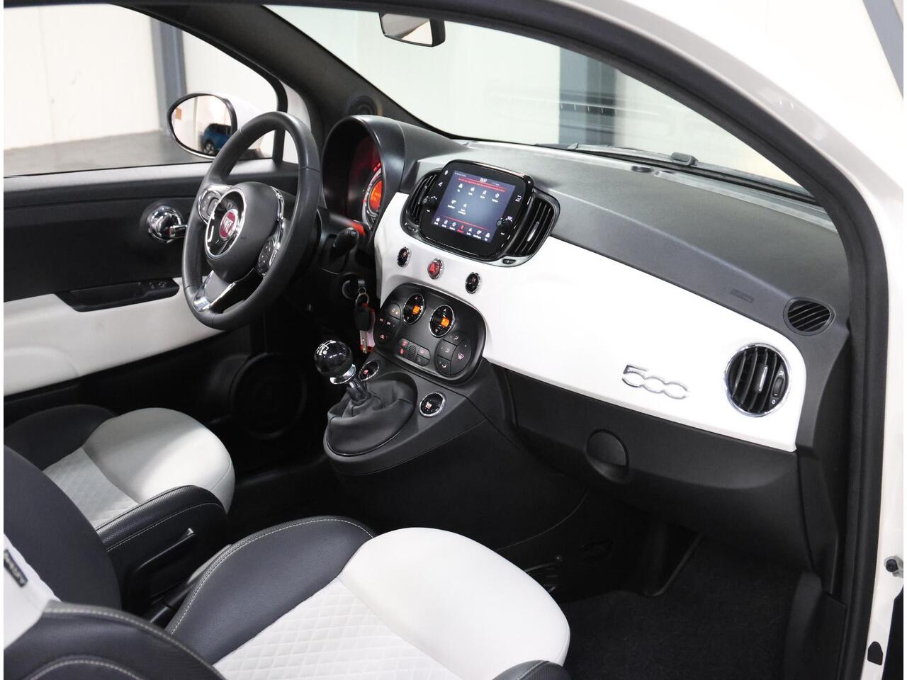 Fiat 500 1.0 70PK Hybrid Dolcevita | Climate Control | Xenon Koplampen | Vouwdak | Cruise Control | DAB Ontvanger | Start/Stop Systeem | 16" Lichtmetalen Velgen | Isofix |