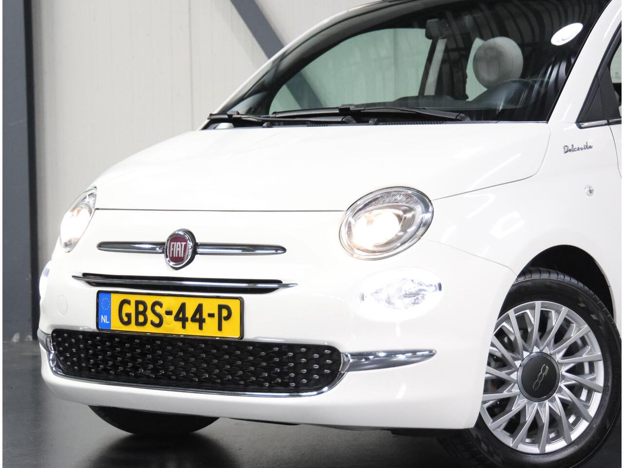 Fiat 500 1.0 70PK Hybrid Dolcevita | Climate Control | Xenon Koplampen | Vouwdak | Cruise Control | DAB Ontvanger | Start/Stop Systeem | 16" Lichtmetalen Velgen | Isofix |