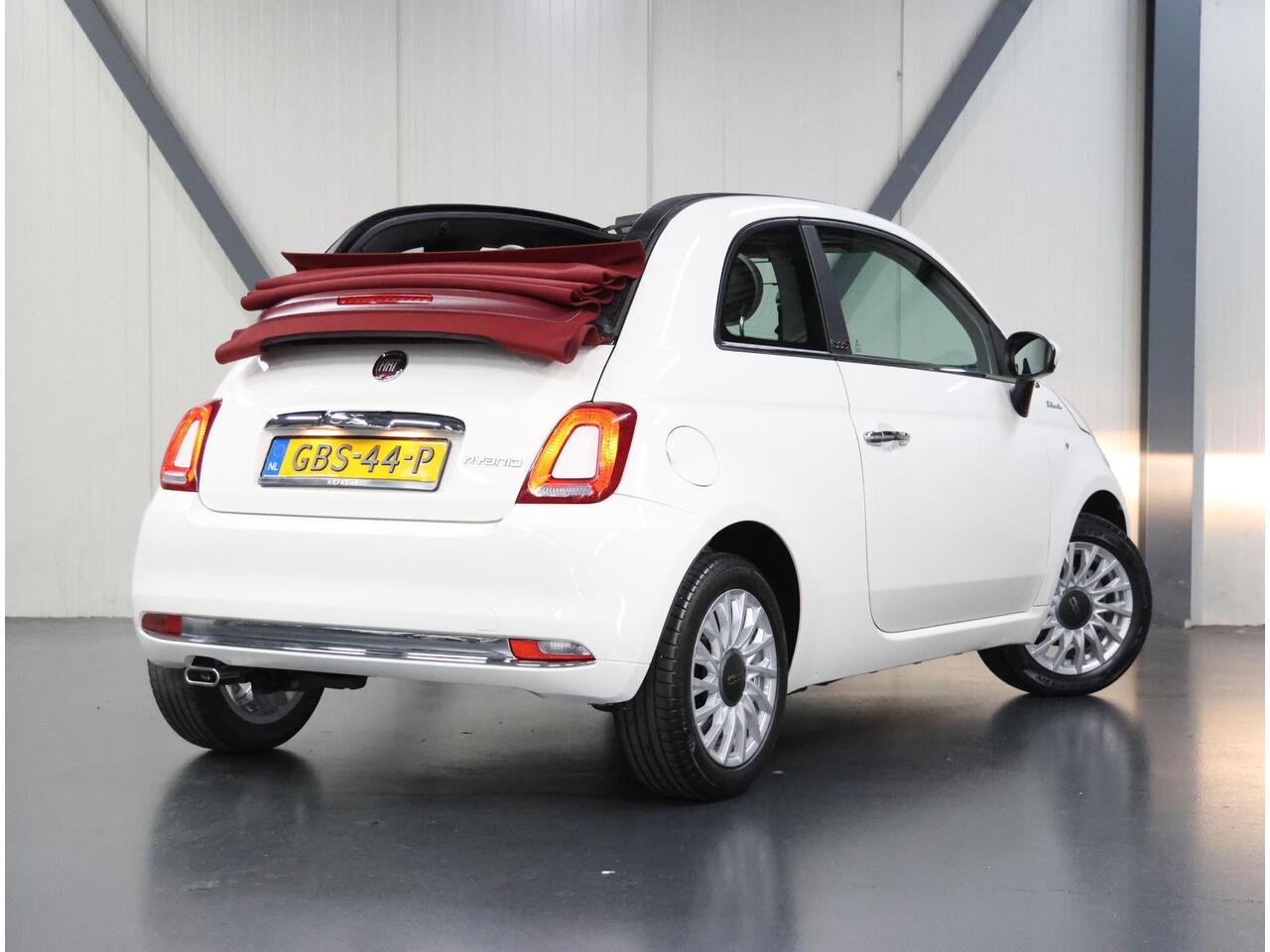 Fiat 500 1.0 70PK Hybrid Dolcevita | Climate Control | Xenon Koplampen | Vouwdak | Cruise Control | DAB Ontvanger | Start/Stop Systeem | 16" Lichtmetalen Velgen | Isofix |