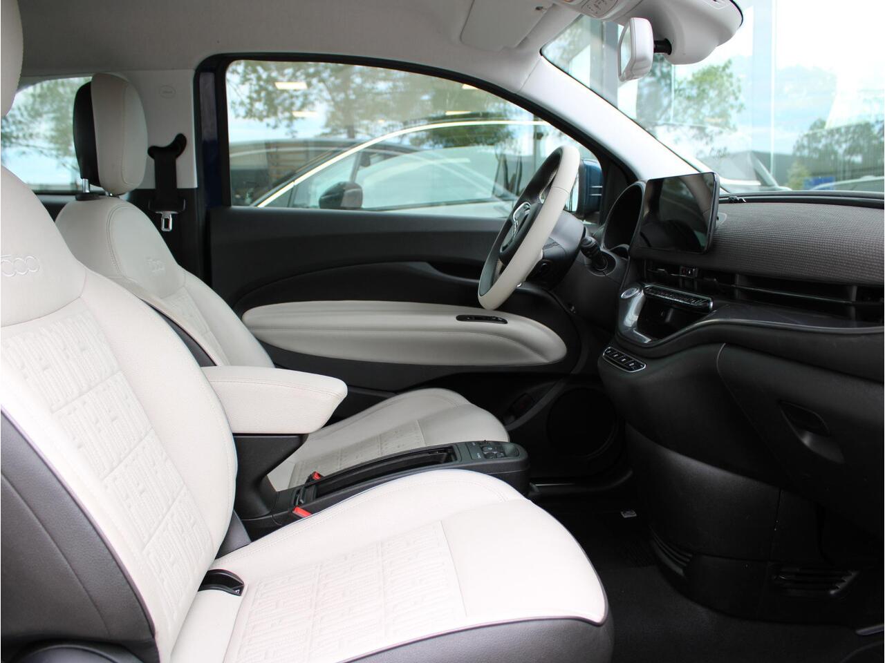 Fiat 500 3+1 La Prima 42 kWh | Navi / Carplay / Leder