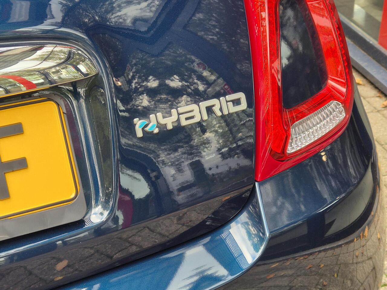 Fiat 500 1.0 Hybrid | Airconditioning | Apple Carplay |Navigatie via Smartphone | Parkeersensoren | Licht metalen velgen