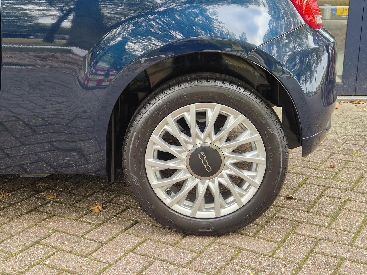 Fiat 500 1.0 Hybrid | Airconditioning | Apple Carplay |Navigatie via Smartphone | Parkeersensoren | Licht metalen velgen