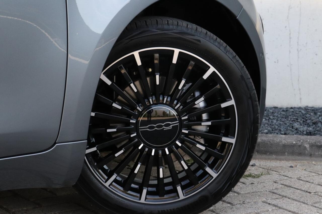 Fiat 500 La Prima 42 kWh | Technology | Winter | JBL | 17"