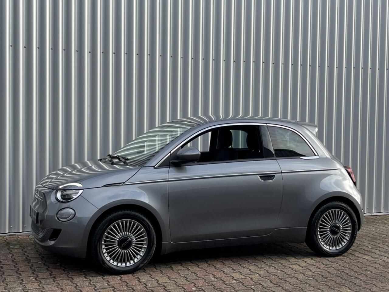 Fiat 500 Icon 42 kWh | Apple Carplay | Stoelverwarming | Camera