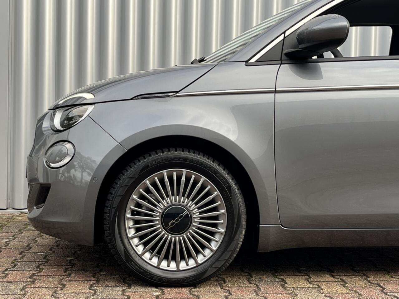 Fiat 500 Icon 42 kWh | Apple Carplay | Stoelverwarming | Camera