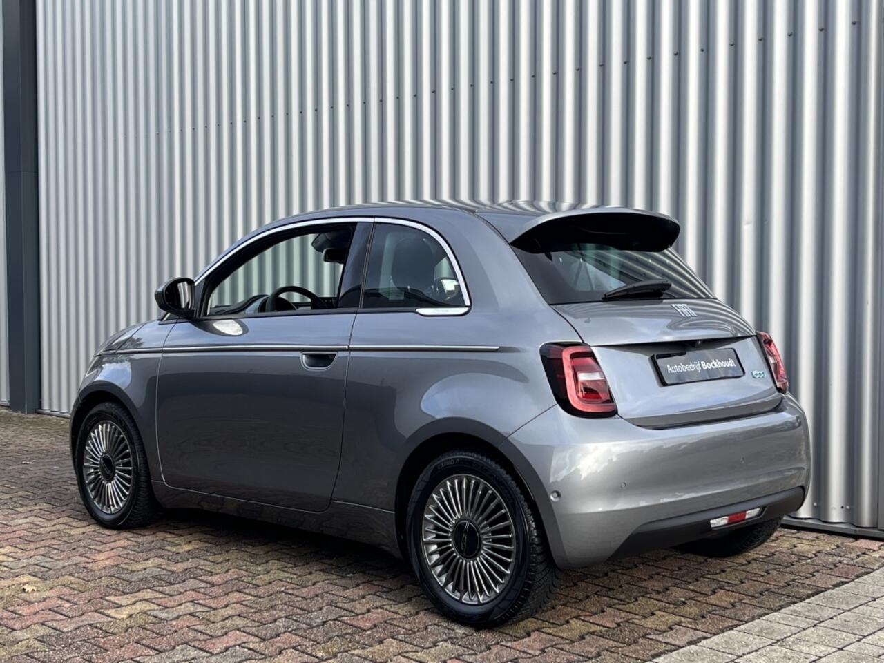 Fiat 500 Icon 42 kWh | Apple Carplay | Stoelverwarming | Camera