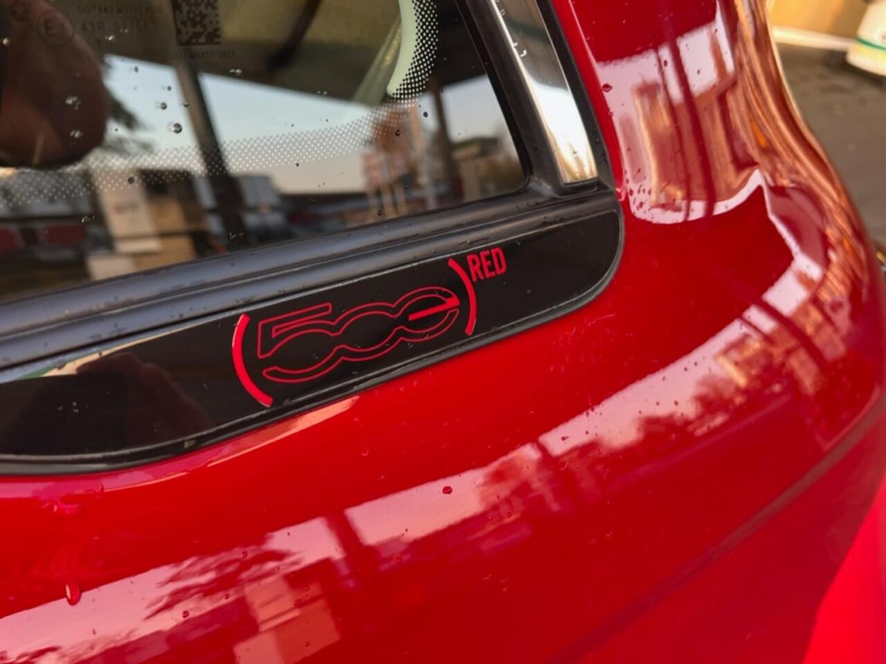 Fiat 500 RED 24 KWH / 165km bereik 2.375km NAP 1e eigenaar #NIEUWSTAAT