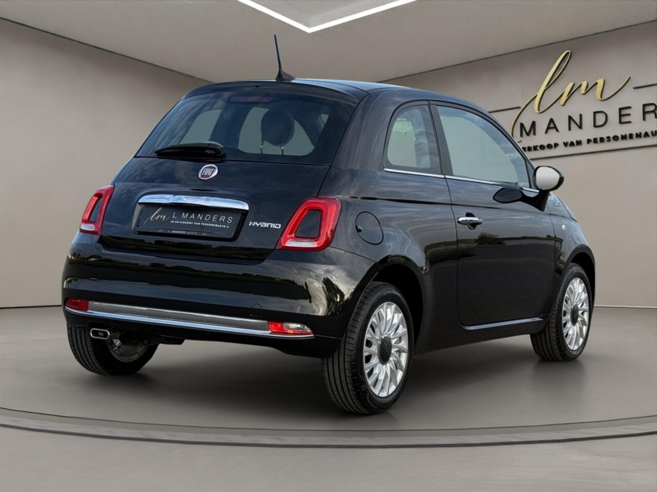 Fiat 500 1.0 Hybrid Dolcevita 2023 ZWART | Panoramadak | Apple CarPlay |