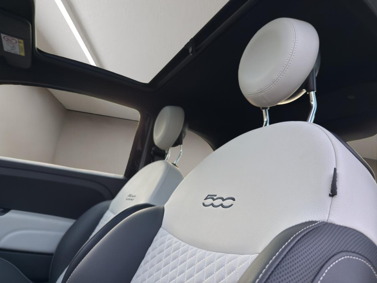 Fiat 500 1.0 Hybrid Dolcevita 2023 ZWART | Panoramadak | Apple CarPlay |