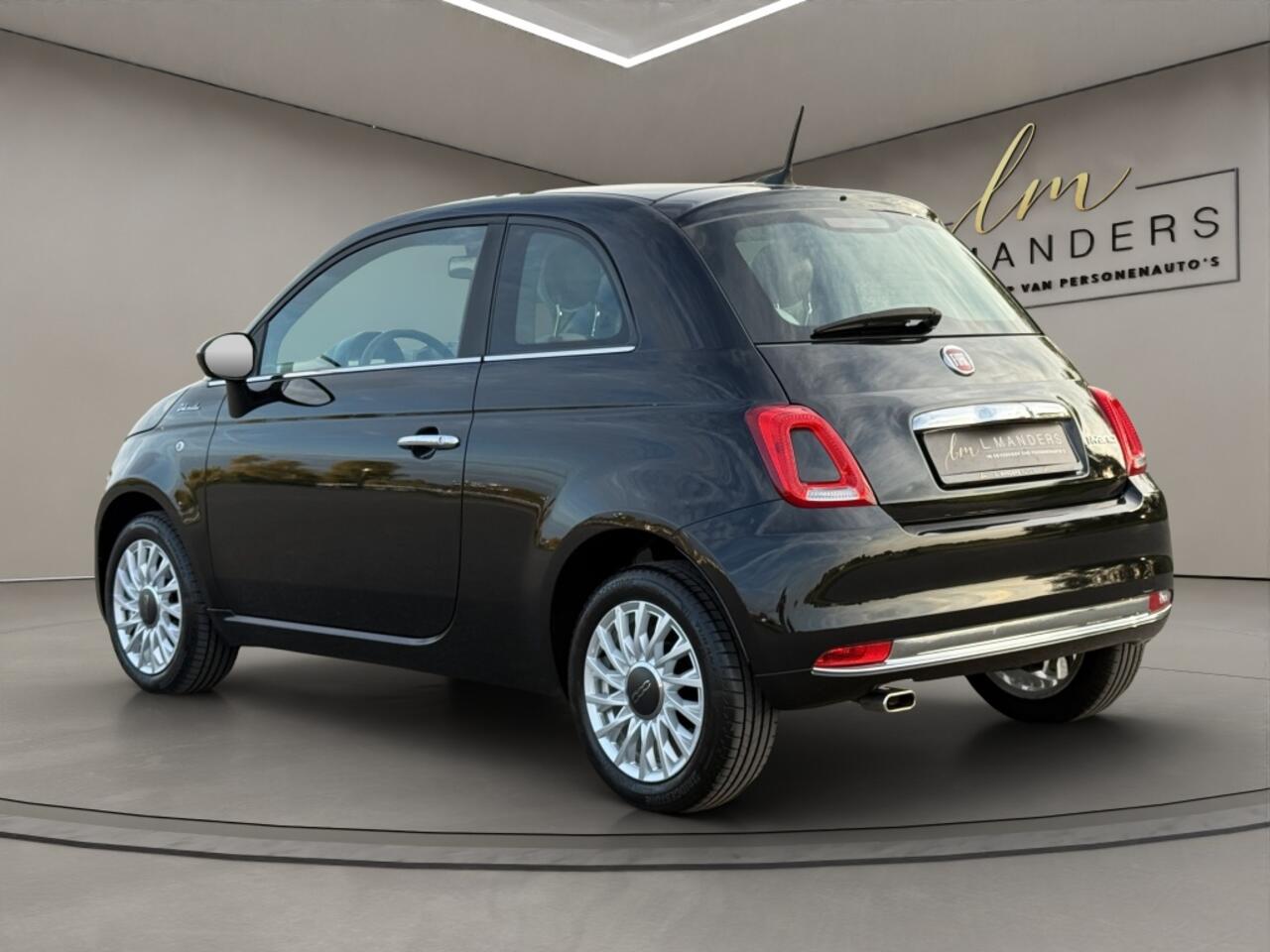 Fiat 500 1.0 Hybrid Dolcevita 2023 ZWART | Panoramadak | Apple CarPlay |