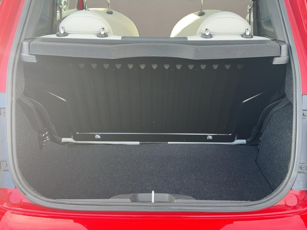 Fiat 500 1.0 Hybrid Dolcevita 2023 ROOD | Panoramadak | Apple CarPlay