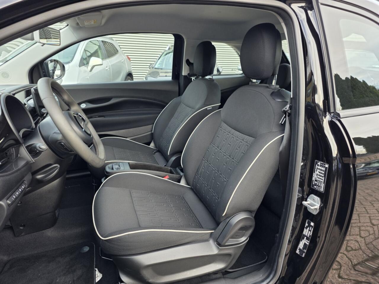 Fiat 500 airco, apple carplay/andriod. 42 kWh