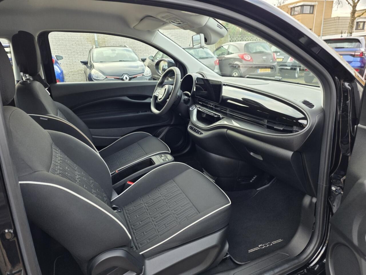 Fiat 500 airco, apple carplay/andriod. 42 kWh