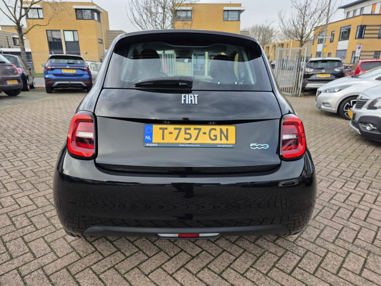 Fiat 500 airco, apple carplay/andriod. 42 kWh