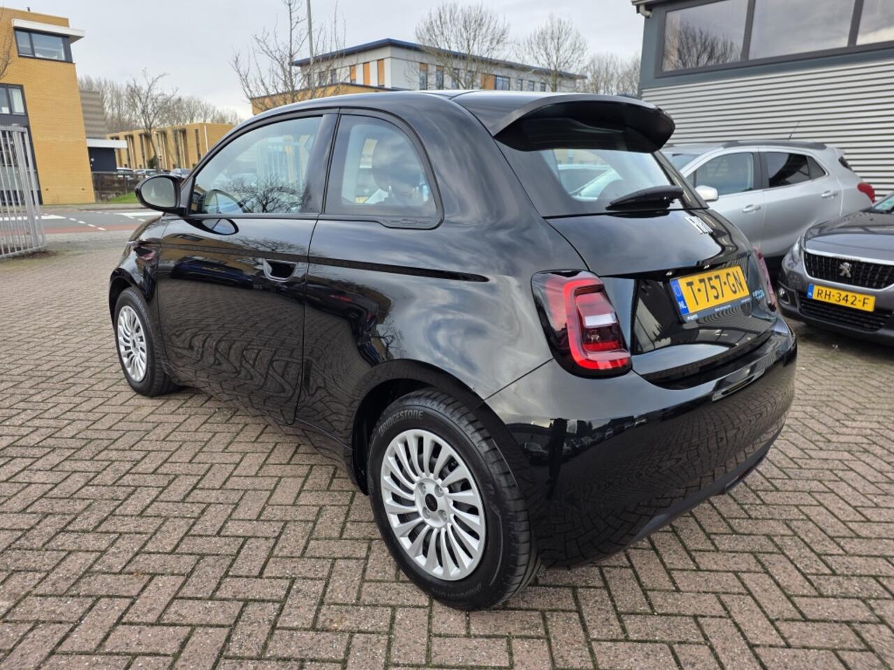 Fiat 500 airco, apple carplay/andriod. 42 kWh