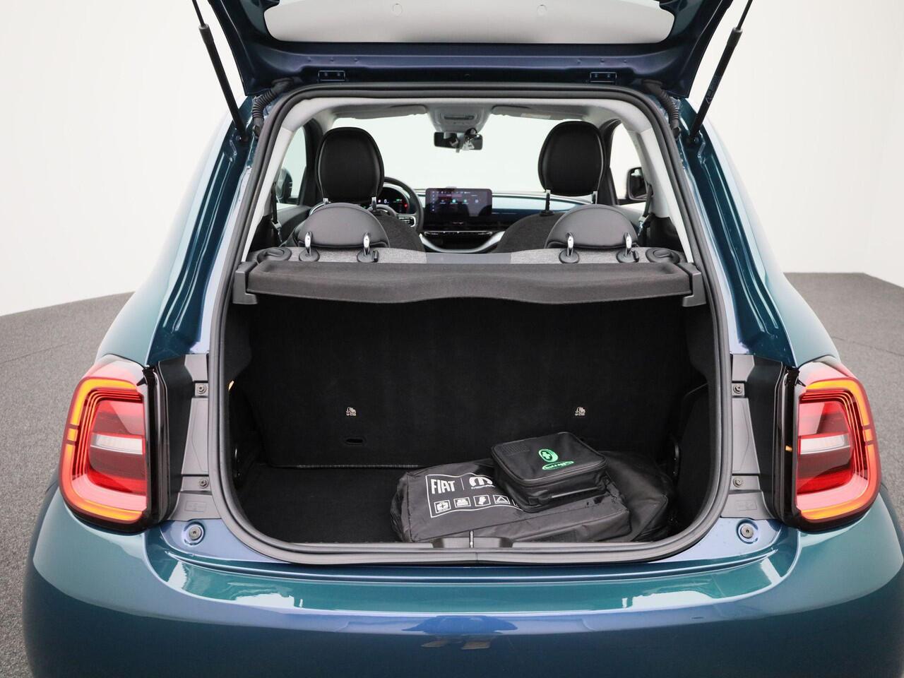 Fiat 500 Icon 42 kWh | Climate Control / ECC | Licht metalen velgen 16 inch, | Cruise control Standaard | Navigatie |