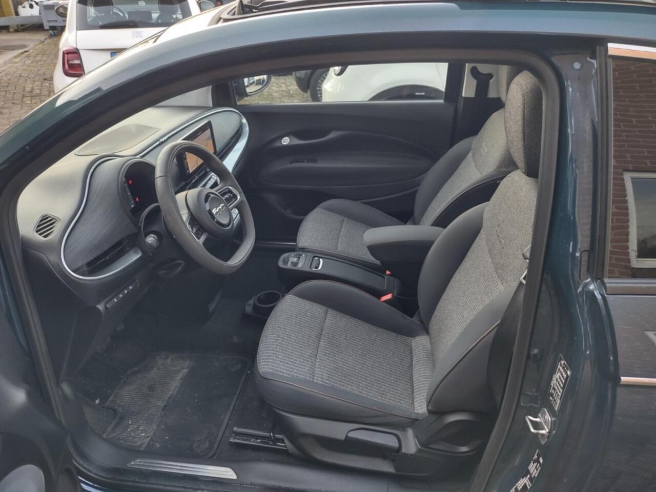 Fiat 500 E-2023 -42KW- Snelladen- Schuifkanteldak-Carplay-meer....