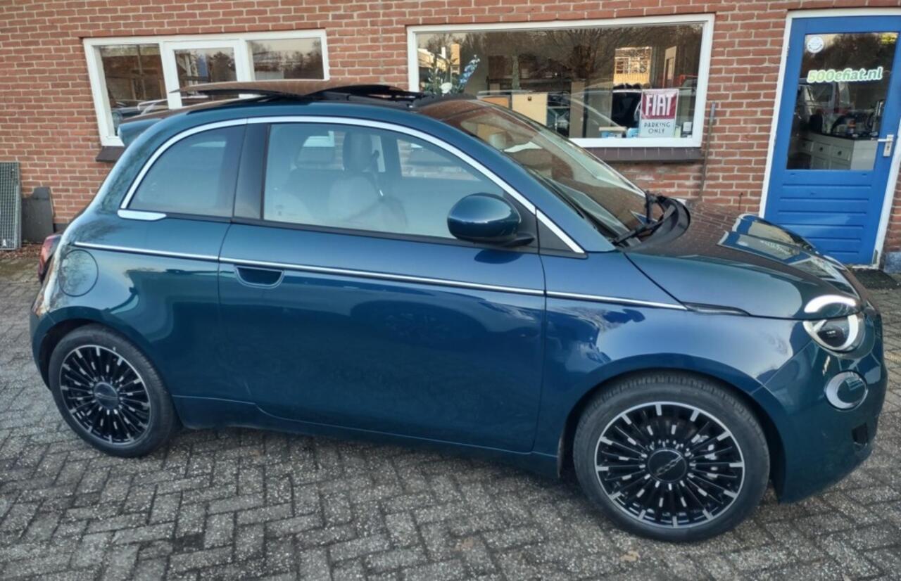 Fiat 500 E-2023 -42KW- Snelladen- Schuifkanteldak-Carplay-meer....