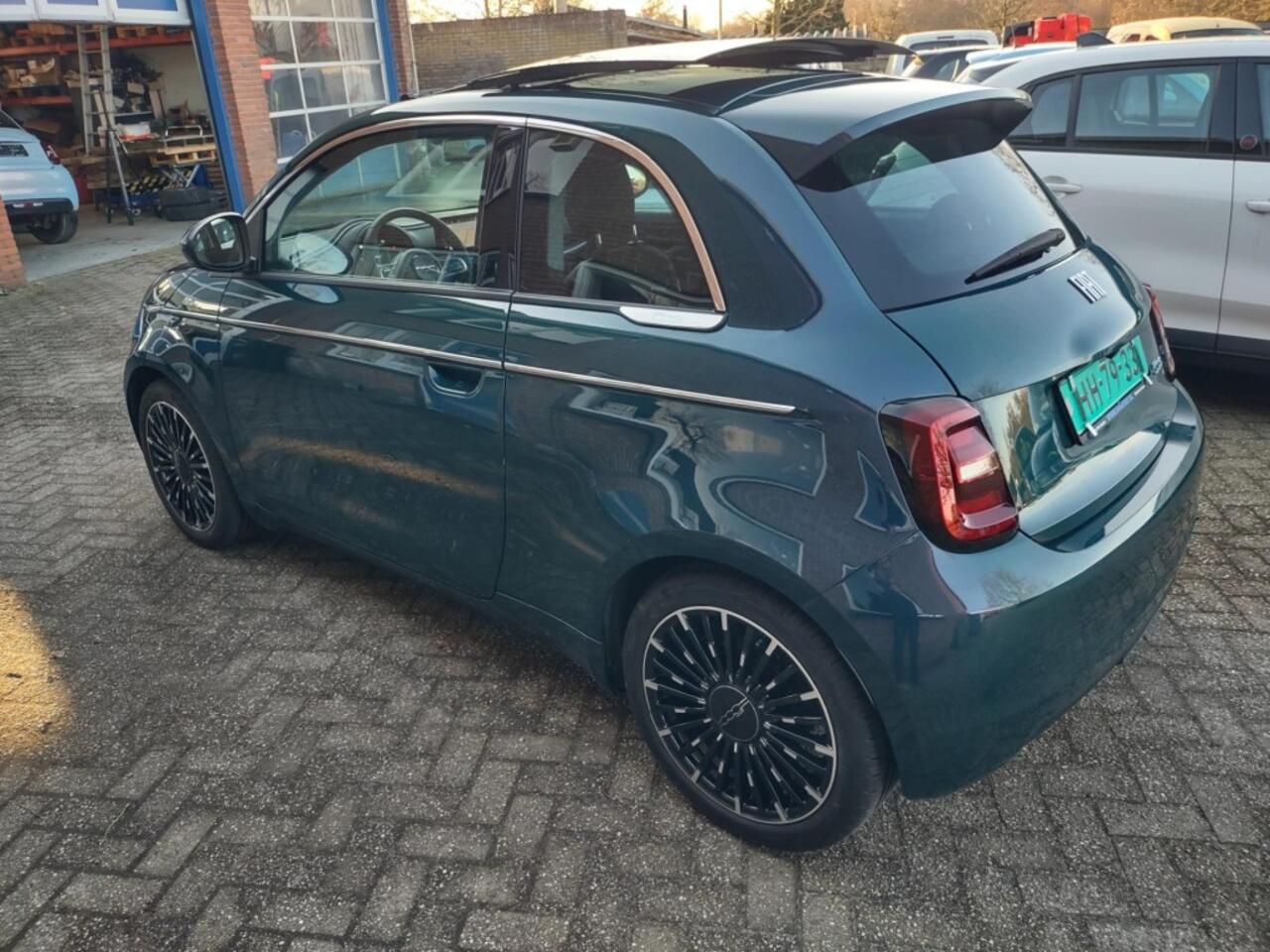 Fiat 500 E-2023 -42KW- Snelladen- Schuifkanteldak-Carplay-meer....
