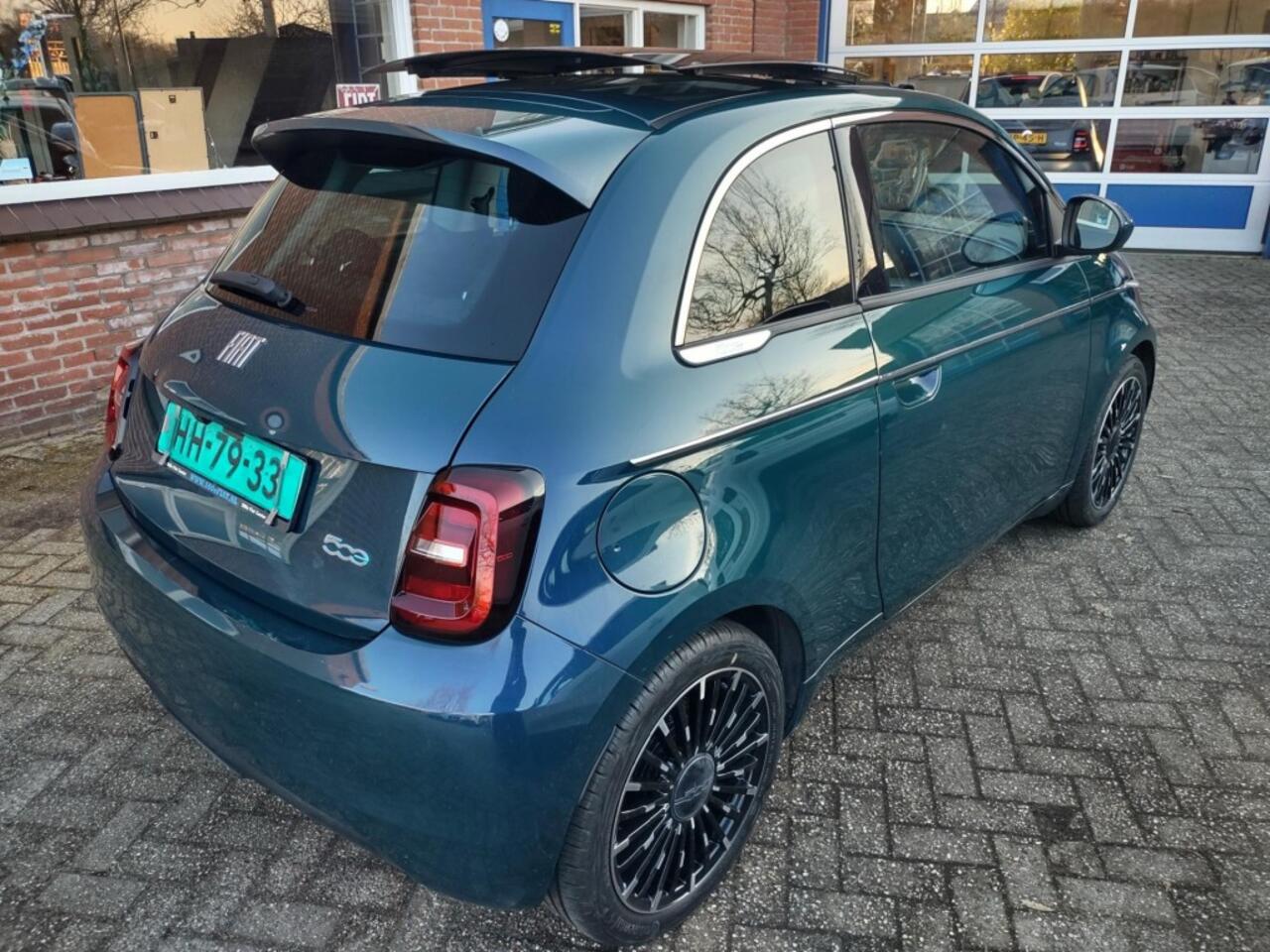 Fiat 500 E-2023 -42KW- Snelladen- Schuifkanteldak-Carplay-meer....
