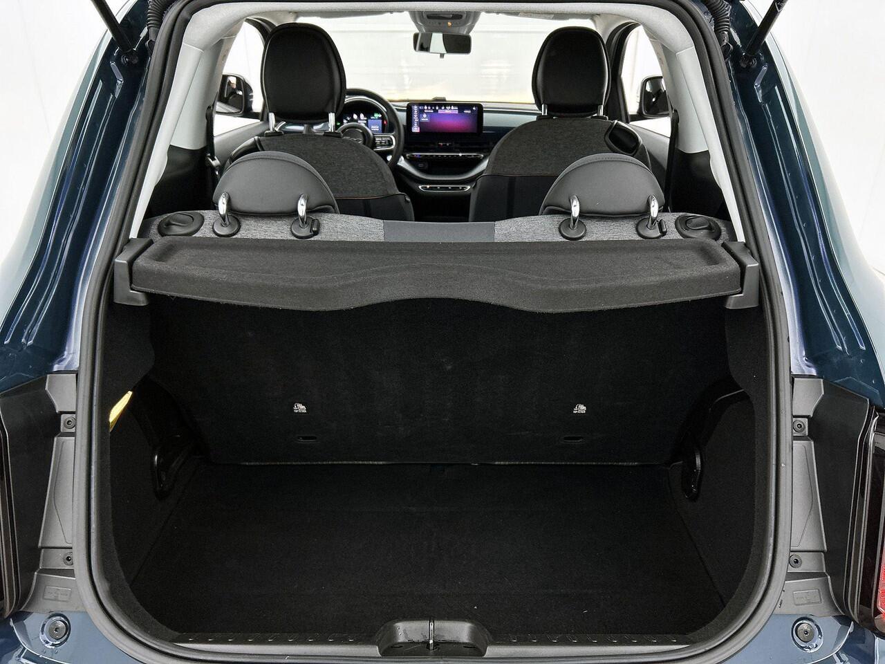 Fiat 500 Icon 42 kWh | Climate Control / ECC | Licht metalen velgen 16 inch | Cruise control | Navigatie |