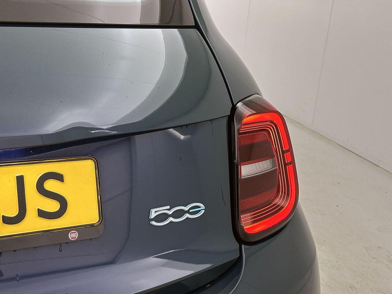 Fiat 500 Icon 42 kWh | Climate Control / ECC | Licht metalen velgen 16 inch | Cruise control | Navigatie |
