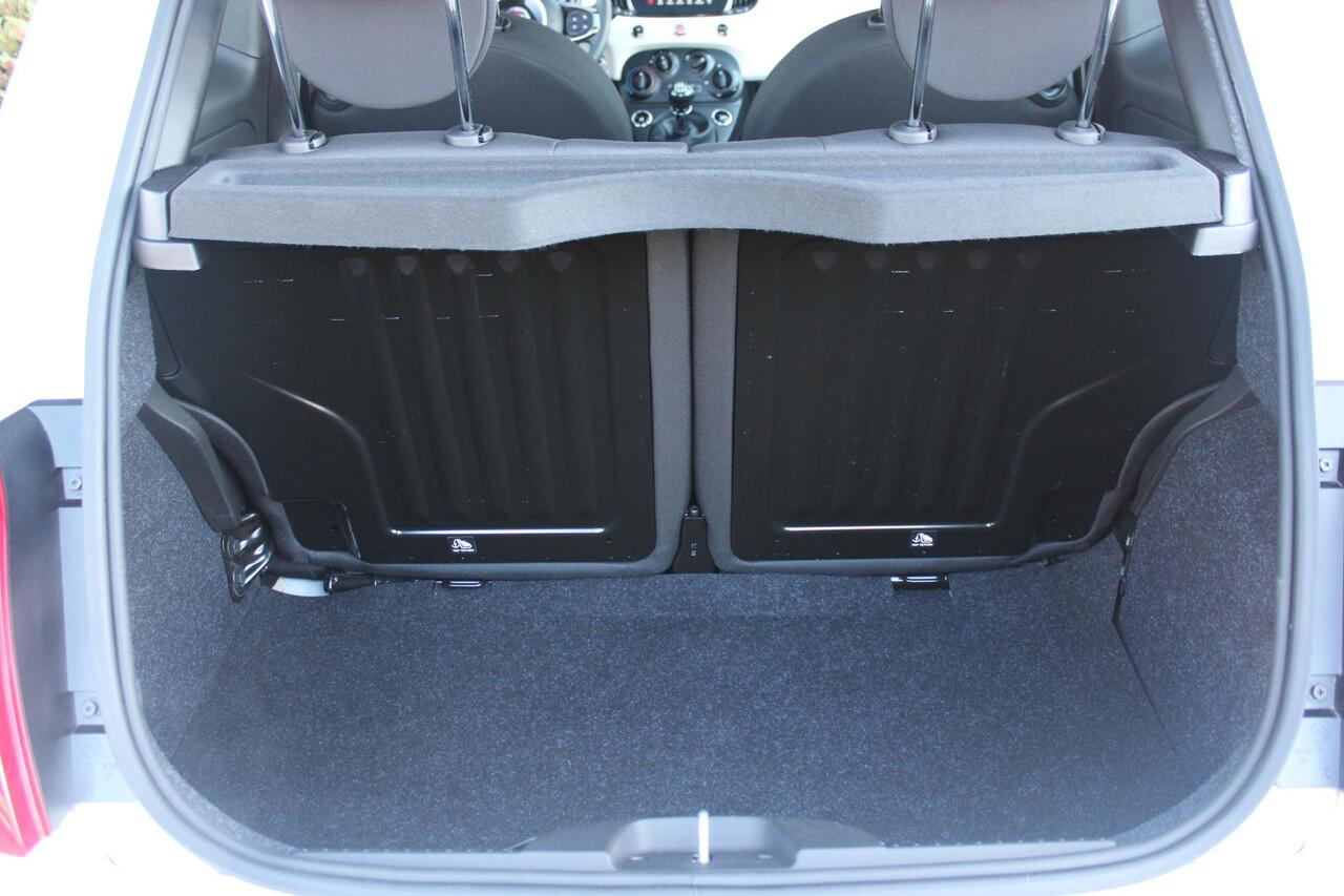 Fiat 500 1.0 72PK HYbrid DOLCEVITA FINALE | PANORAMA DAK | APPLE CARPLAY / ANDROID AUTO | ELEKTRISCHE RAMEN VOOR | PARKEERSENSOREN ACHTER | LED DAGRIJVERLICHTING | 15"LICHTMETALEN VELGEN | CRUISE CONTROL | IN 2 DELEN NEERKLAPBARE ACHTERBANK | AIRCO | MISTLAMPEN V