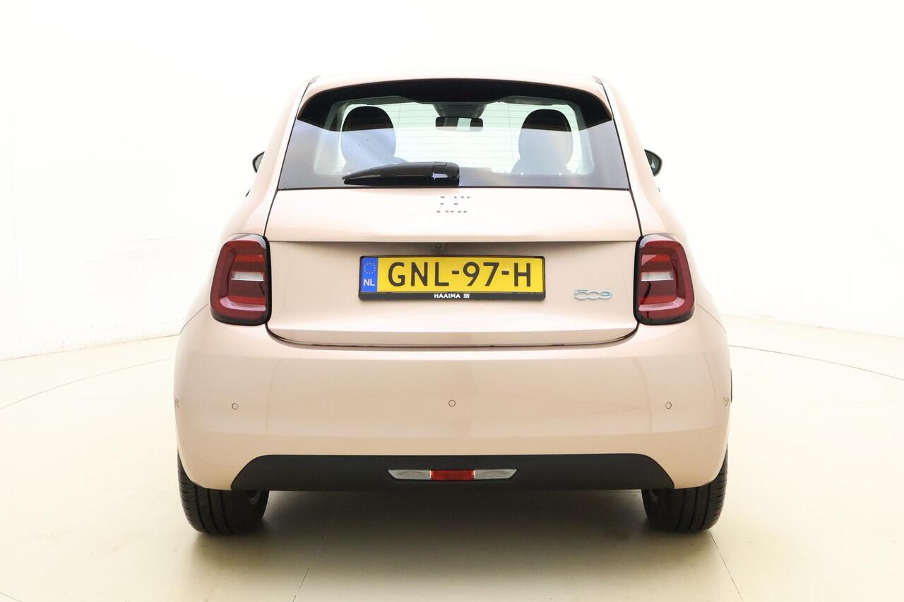 Fiat 500 3+1 Urban 24 kWh | Climate control | Camera | Navigatie | Lichtmetalen velgen | Parkeersensoren voor en achter | DAB Radio | Cruise control | Bluetooth
