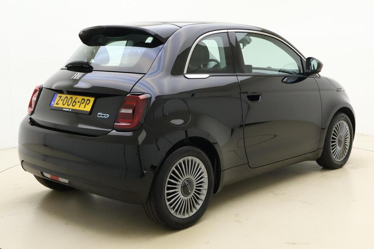 Fiat 500 3+1 Urban 24 kWh | Navigatie | Stoelverwarming | Lichtmetalen velgen | Camera | Parkeersensoren | Keyless | Dodehoekdetectie
