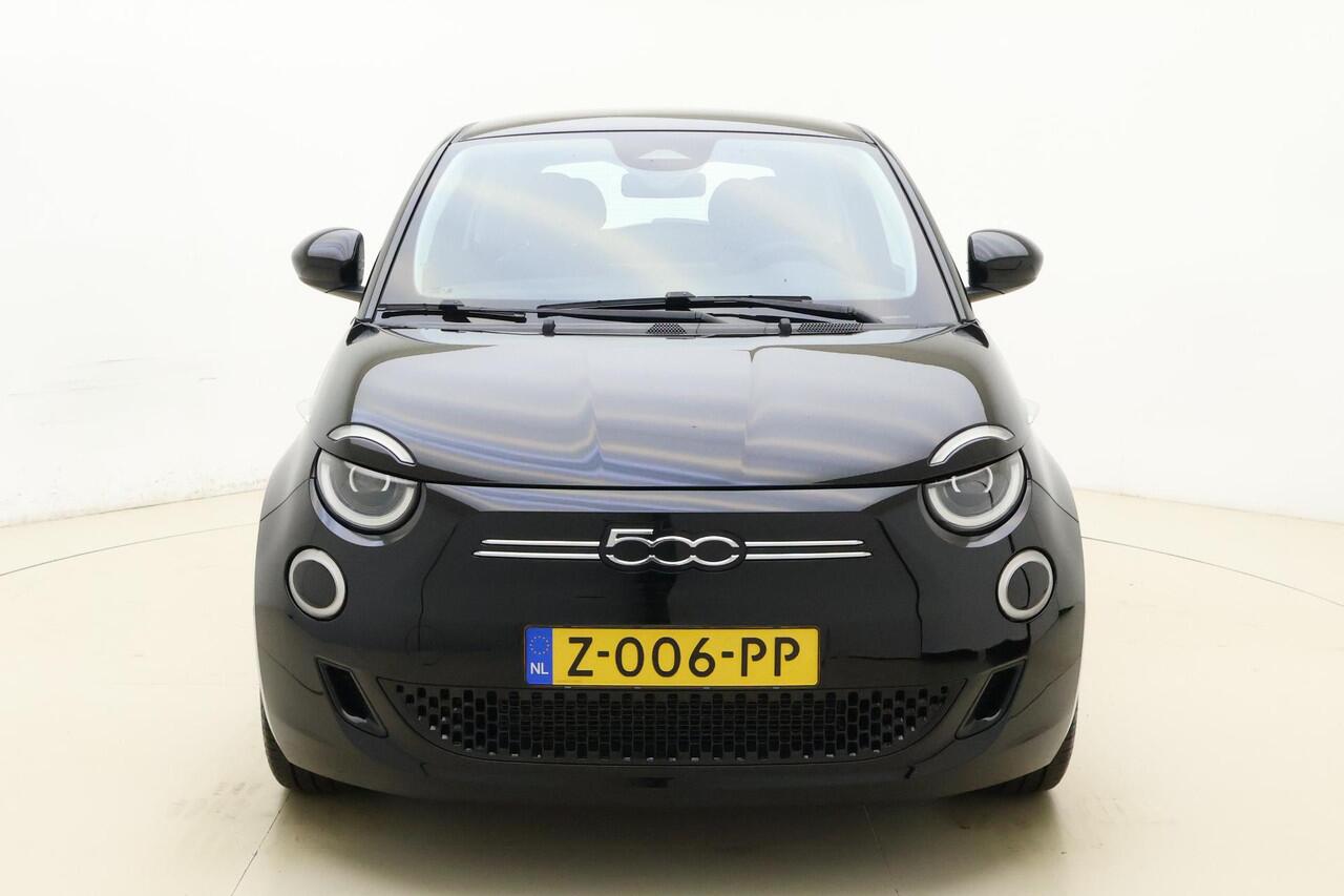 Fiat 500 3+1 Urban 24 kWh | Navigatie | Stoelverwarming | Lichtmetalen velgen | Camera | Parkeersensoren | Keyless | Dodehoekdetectie