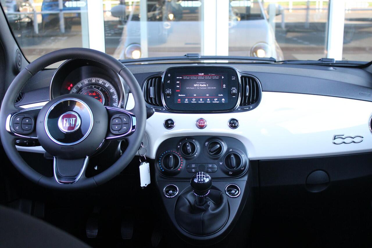 Fiat 500 1.0 72PK HYbrid DOLCEVITA FINALE | PANORAMA DAK | APPLE CARPLAY / ANDROID AUTO | ELEKTRISCHE RAMEN VOOR | PARKEERSENSOREN ACHTER | LED DAGRIJVERLICHTING | 15"LICHTMETALEN VELGEN | CRUISE CONTROL | IN 2 DELEN NEERKLAPBARE ACHTERBANK | AIRCO | MISTLAMPEN V