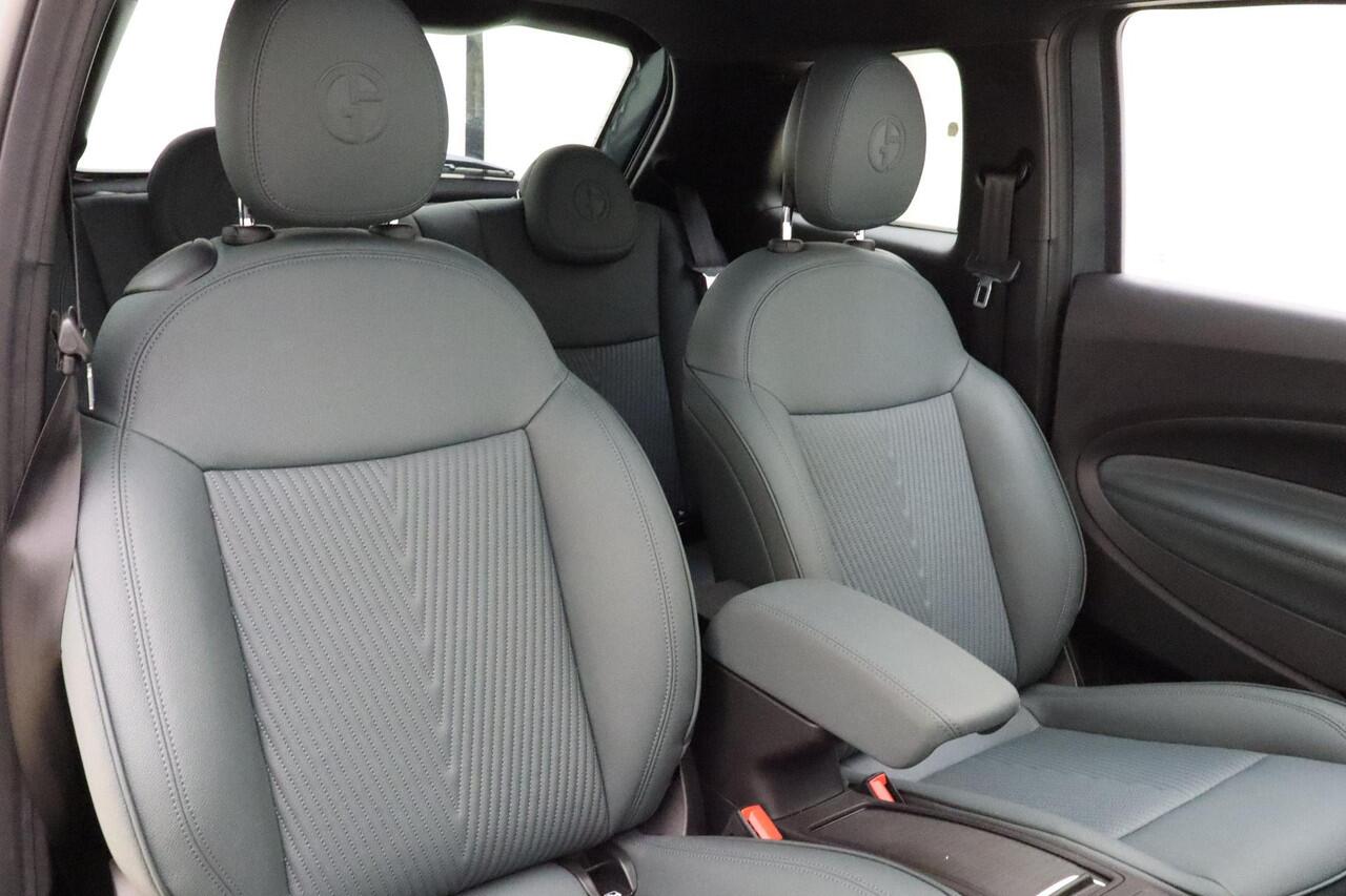 Fiat 500 Giorgio Armani Edition 42 kWh | Giorgio Armani limited edition | LED koplampen | Stoelverwarming | Panoramadak | Camera | Adaptieve cruise control