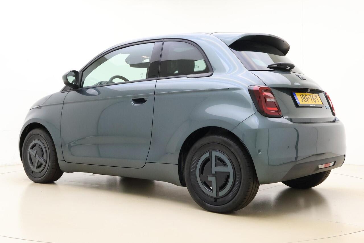 Fiat 500 Giorgio Armani Edition 42 kWh | Giorgio Armani limited edition | LED koplampen | Stoelverwarming | Panoramadak | Camera | Adaptieve cruise control