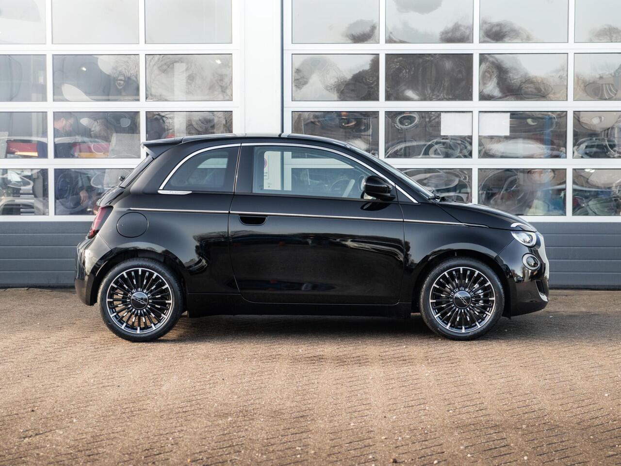 Fiat 500 Hybrid Collezione | Clima | LED | PDC | JBL Premium Audio | 17" | Camera | BSM | Canneloni Ivory/Piombo interieur