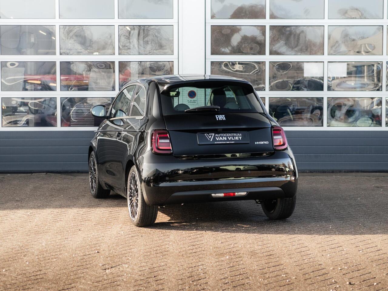 Fiat 500 Hybrid Collezione | Clima | LED | PDC | JBL Premium Audio | 17" | Camera | BSM | Canneloni Ivory/Piombo interieur