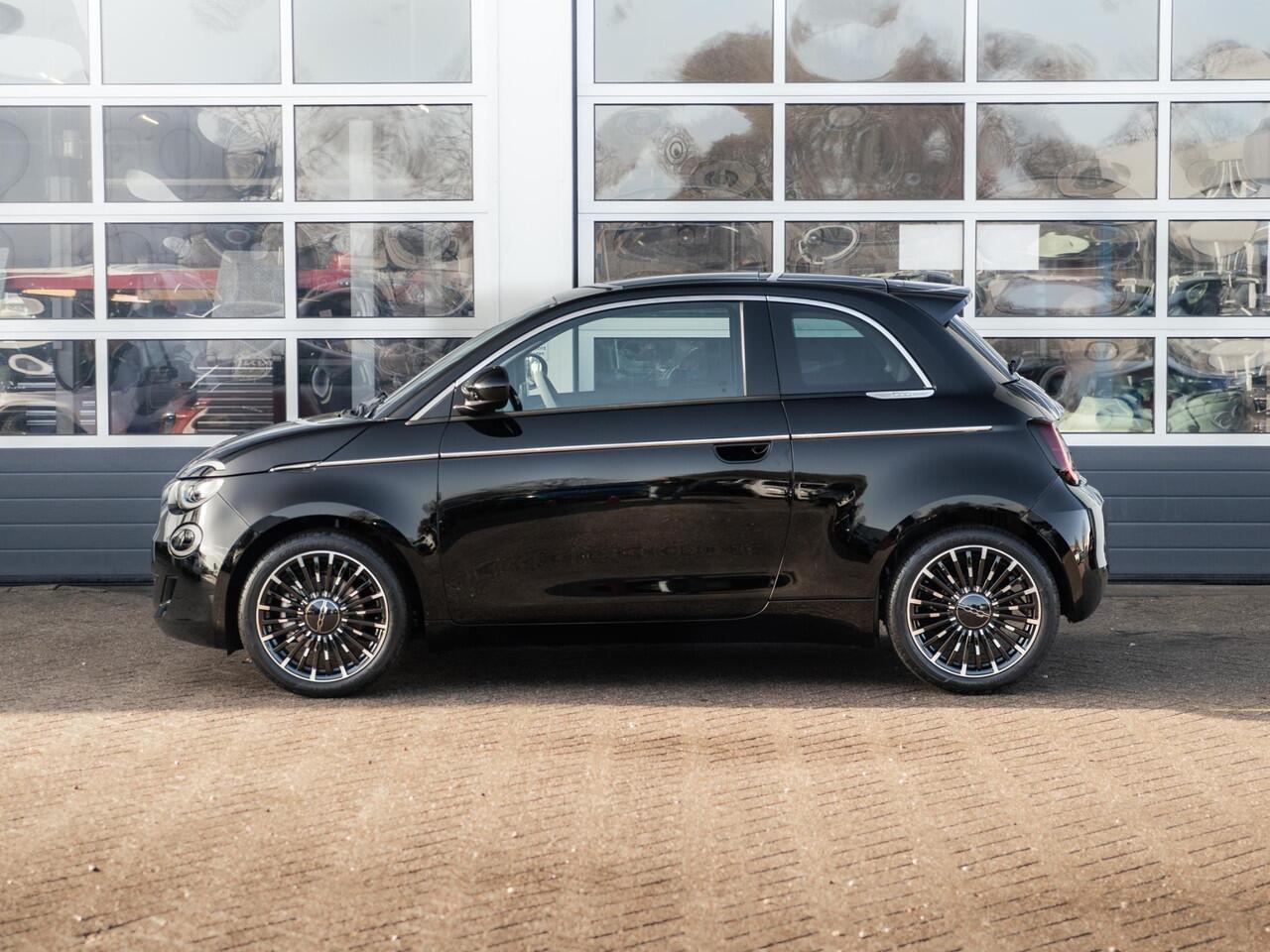 Fiat 500 Hybrid Collezione | Clima | LED | PDC | JBL Premium Audio | 17" | Camera | BSM | Canneloni Ivory/Piombo interieur