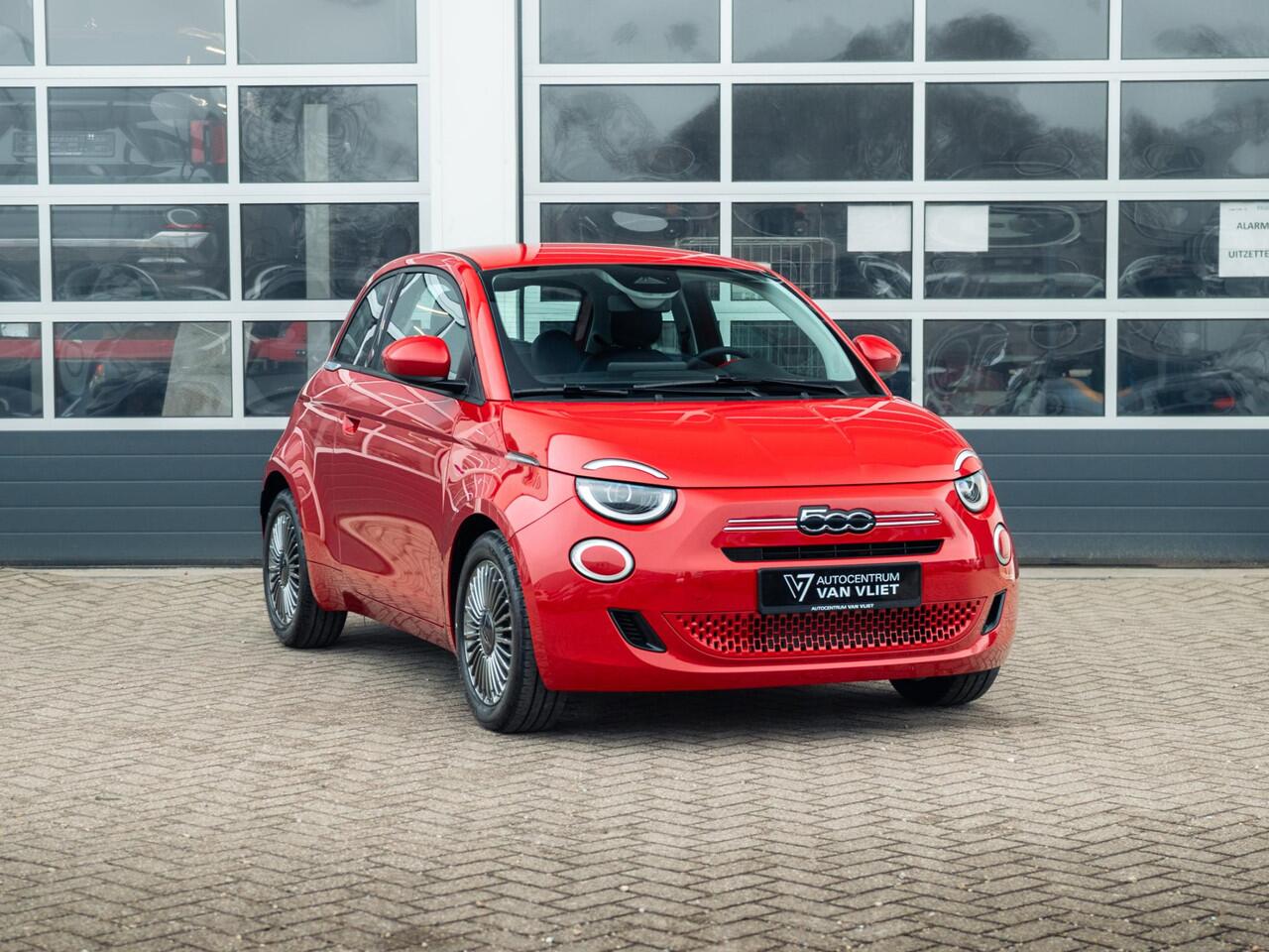 Fiat 500 Hybrid Torino Launch Edition | Private Lease ¤ 379,- | New | Clima | Carplay | PDC | Priv Glass | Rosso Passione