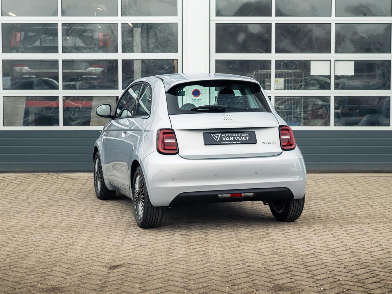 Fiat 500 Hybrid Torino Launch Edition | Private Lease ¤ 387,- | New | Clima | Carplay | PDC | Priv Glass | Celestial Blue