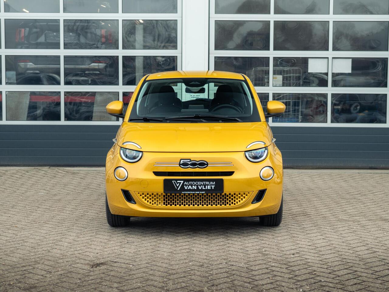 Fiat 500 Hybrid Torino Launch Edition | Private Lease ¤ 387,- | New | Clima | Carplay | PDC | Priv Glass | Sun of Italy