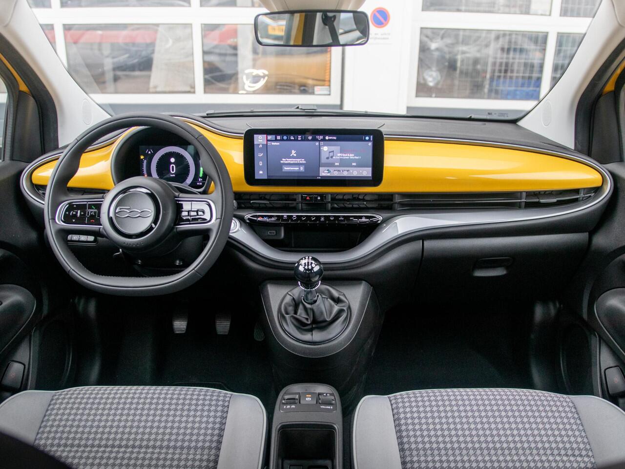 Fiat 500 Hybrid Torino Launch Edition | Private Lease ¤ 387,- | New | Clima | Carplay | PDC | Priv Glass | Sun of Italy