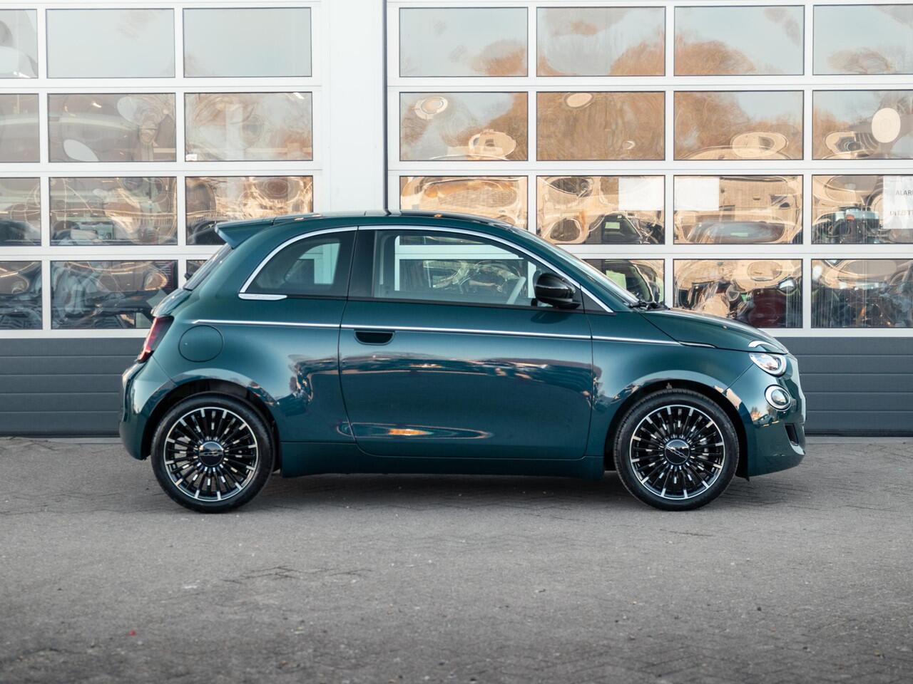 Fiat 500 Hybrid Collezione | Clima | LED | PDC | JBL Premium Audio | 17" | Camera | Canneloni Ivory/Piombo interieur
