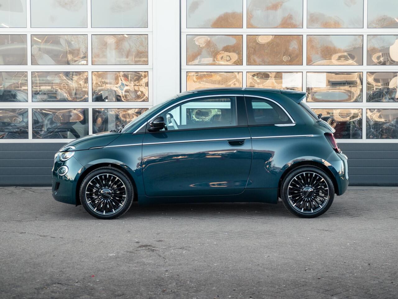 Fiat 500 Hybrid Collezione | Clima | LED | PDC | JBL Premium Audio | 17" | Camera | Canneloni Ivory/Piombo interieur