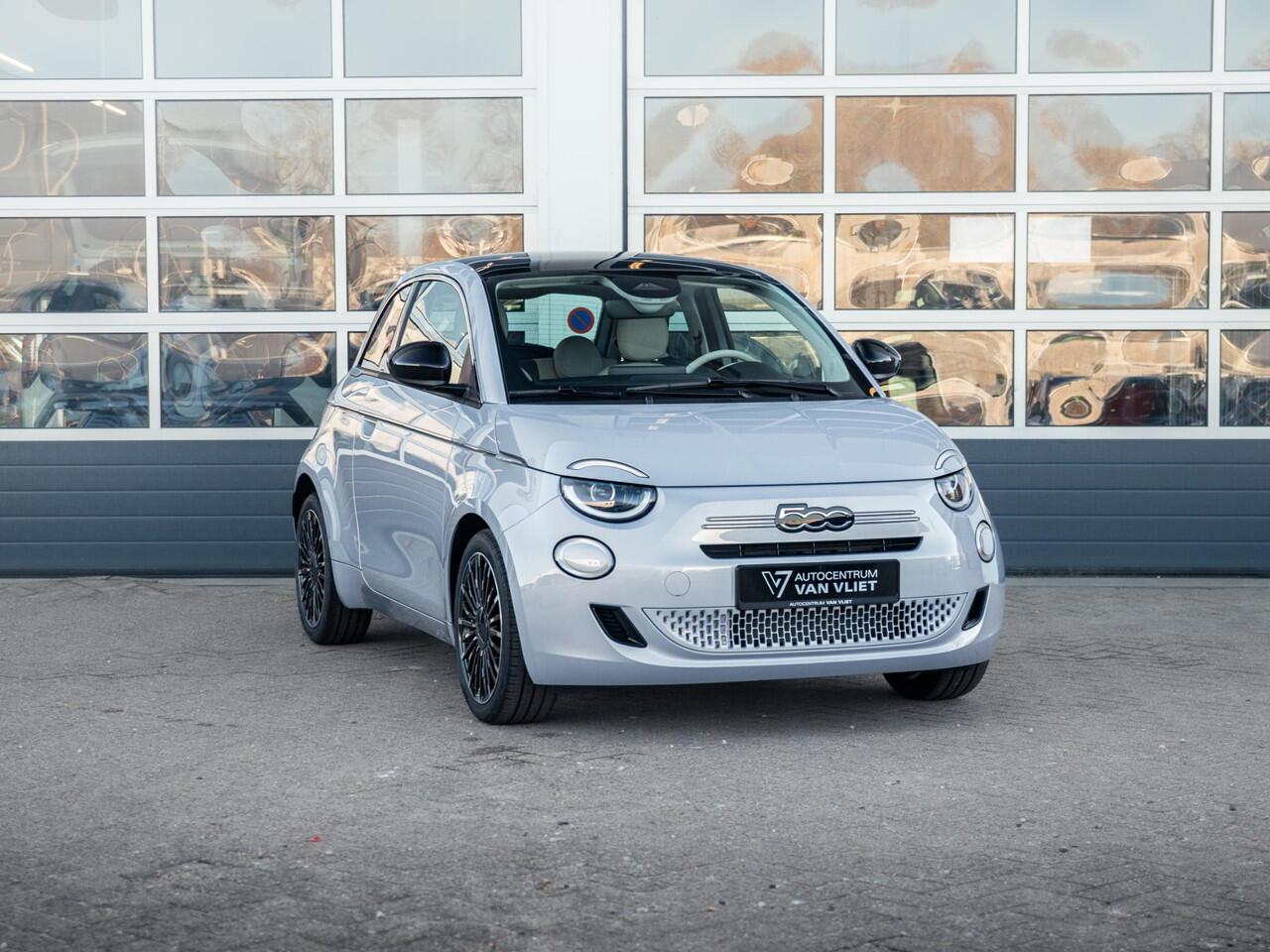 Fiat 500 Hybrid Collezione | Clima | LED | PDC | JBL Premium Audio | 17" | Camera | Canneloni Ivory/Piombo interieur