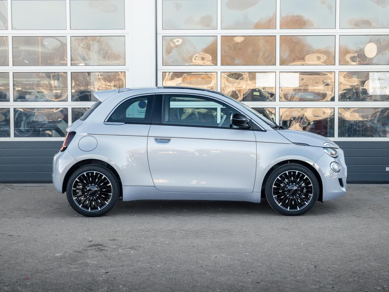 Fiat 500 Hybrid Collezione | Clima | LED | PDC | JBL Premium Audio | 17" | Camera | Canneloni Ivory/Piombo interieur