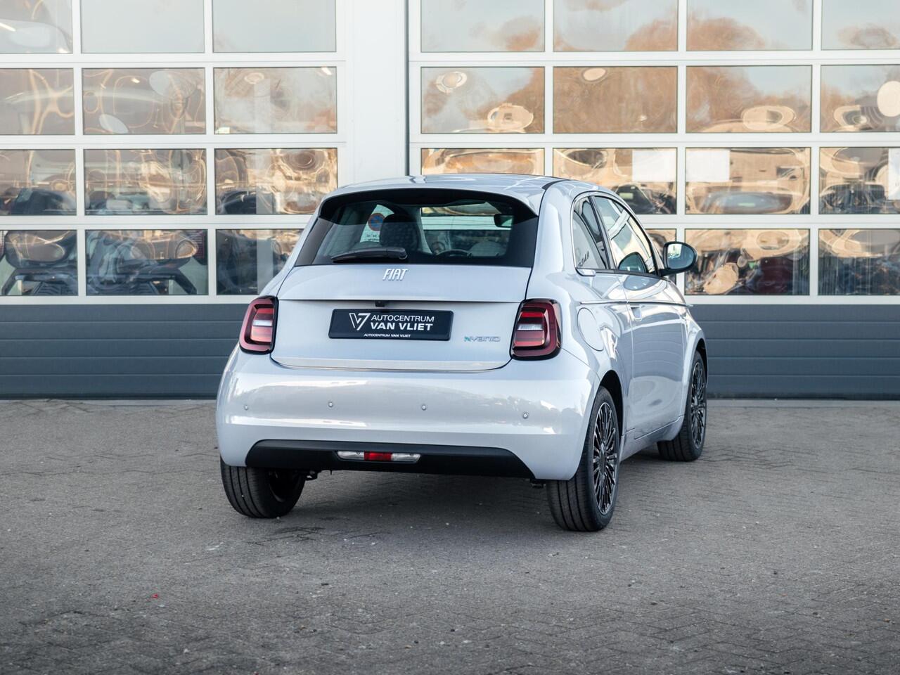 Fiat 500 Hybrid Collezione | Clima | LED | PDC | JBL Premium Audio | 17" | Camera | Canneloni Ivory/Piombo interieur
